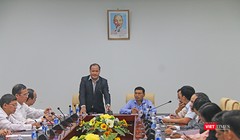 Tối ngày 1/11, Thứ trưởng Bộ NN & PT-NT Hoàng Văn Thắng đã có buổi làm việc với UBND TP.Đà Nẵng về chuẩn bị ứng phó thiên tai, mưa bão phục vụ Tuần lễ Cấp cao APEC 2017