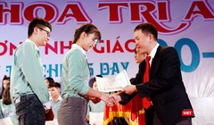 Đại học Đông Á (Đà Nẵng) vừa trao hơn 2 tỷ đồng học bổng khuyến tài và khuyến học dành cho các trường hợp sinh viên có thành tích học tập tốt