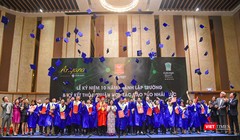 Với những đóng góp vào thành công của Tuần lễ APEC 2017 tại Đà Nẵng, Ban Lãnh đạo Khu nghỉ mát Furama Resort Đà Nẵng đã trao bằng chứng nhận cho 212 tình nguyện viên đã tham gia phục vụ Tuần lễ cấp cao APEC tại khu nghỉ mát này.