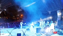 Trong khuôn khổ chuyến thăm hữu nghị của đội tàu sân bay Hải quân Mỹ-USS Carl Vinson (CVN-70) đến Đà Nẵng, tối ngày 7/3, Ban nhạc của Hạm đội 7 Hải Quân Mỹ đã có buổi giao lưu với người dân Đà Nẵng tại Công viên Biển Đông.