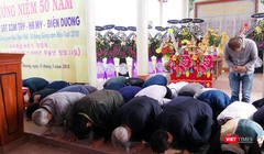 ông Kang U Il-Chủ tịch Quỹ Hòa bình Hàn-Việt (làm Trưởng đoàn), ông Kim Hyun Kwon- Đại biểu Quốc hội Hàn Quốc, cùng các thành viên của Quỹ Hòa bình Hàn-Việt quỳ tạ lỗi với vong linh thường dân vô tội và dân làng Hà My