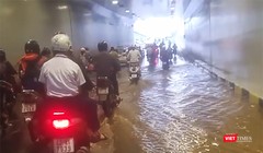 Vừa đưa vào sử dụng từ tháng 11/2017, nhưng Hầm chui Điện Biên Phủ - Nguyễn Tri Phương (Đà Nẵng) được đầu tư hơn trăm tỷ đã ngập nước.