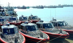 Trong khuôn khổ chuyến thăm của Phó Đô đốc Fred M. Midgette, Tư lệnh lực lượng Tuần duyên Hoa Kỳ đến Việt Nam, phía Hoa Kỳ đã chuyển giao 6 xuồng tuần tra Metal Shark cho lực lượng Cảnh sát biển Việt Nam (ảnh metalsharkboats.com)