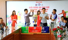 Ban tổ chức Giải bóng đá Báo chí miền Trung lần V-2018 đã tổ chức bốc thăm, xếp bảng đấu cho 8 đội.