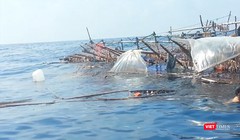 Tàu cá ngư dân bị chìm trên biển