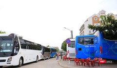 Giao thông Hội An đang quá tải trầm trọng khi lượng xe khách loại 50 chỗ đổ về quá nhiều