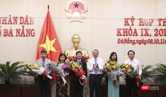 Bí thư Thành ủy Đà Nẵng Trương Quang Nghĩa chúc mừng các cá nhân được đại biểu HĐND bầu vào các vị trú chủ chốt của HĐND và TP