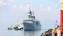 Sáng 26/9, tàu Hải quân Hoàng Gia Canada (HMCS) Calgary đã cập cảng Tiên Sa, chính thức thăm hữu nghị Đà Nẵng từ 26/9-30/9.