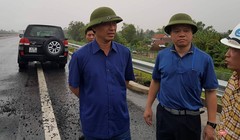 Thứ trưởng GTVT Lê Đình Thọ trong chuyến kiểm tra đột xuất chiều 13/10 trên cao tốc Đà Nẵng - Quảng Ngãi.