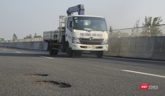 Phó Thủ tướng Trịnh Đình Dũng yêu cầu Bộ GTVT phối hợp với Bộ Xây dựng, VEC, các đơn vị tư vấn làm rõ trách nhiệm của các tập thể, cá nhân liên quan đến các hư hỏng nêu trên, xử lý nghiêm theo quy định, báo cáo Thủ tướng Chính phủ.