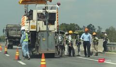 Ở một số vị trí đầu cầu, cống xuất trên cao tốc Đà Nẵng - Quảng Ngãi xuất hiện hiện tượng lún trượt.