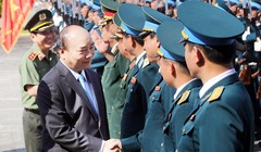 Thủ tướng Nguyễn Xuân Phúc thăm và chúc Tết Sư đoàn Không quân 372.