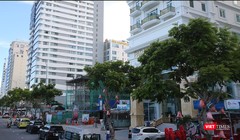 Qua kiểm tra, cơ quan chức năng phát hiện có 17/55 công trình nhà hàng, quán tạm tại khu vực ven biển trên địa bàn quận Sơn Trà được xây dựng không phép.