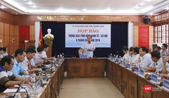 Ông Huỳnh Khánh Toàn-Phó Chủ tịch thường trực UBND tỉnh Quảng Nam trả lời câu hỏi báo giới tại buổi Họp báo