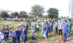 Sáng 28/9, tại Đà Nẵng, gần 2.000 người là lãnh đạo bộ ngành Trung ương, các địa phương và người dân Đà Nẵng đã hưởng ứng chiến dịch ra quân “làm sạch biển” và kêu gọi "Chung tay vì một cộng đồng không rác thải nhựa".