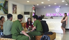 Lực lượng Công an ghi nhận vụ việc 7 phụ nữ kéo đến cơ sở Viện thẩm mỹ quốc tế Gang Nam - chi nhánh Đà Nẵng phản ứng vì làm đẹp không hiệu quả (ảnh cơ quan công an cung cấp)