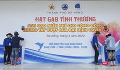 Sáng 20/4, 2 cây ATM gạo đặt tại trụ sở Thành đoàn Đà Nẵng đã chính thức hoạt động, góp phần chia sẻ khó khăn với người dân