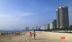 Một góc bãi biển du lịch Đà Nẵng sau lệnh giãn cách phòng, chống dịch COVID-19 được tháo dỡ