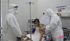 Các bác sỹ làm việc tại "tâm bão COVID-19" Bệnh viện Phổi Đà Nẵng