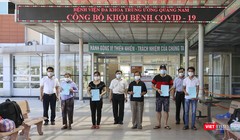 Các bệnh nhân mắc COVID-19 được Bệnh viện đa khoa Trung ương Quảng Nam cho xuất viện sáng nay