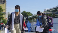 Người dân Quảng Ngãi mắc kẹt tại Đà Nẵng được vận chuyển trở về quê