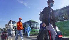 Người dân quê Quảng Ngãi bị mắc kẹt ở Đà Nẵng do dịch COVID-19 được 2 địa phương phối hợp đưa về quê