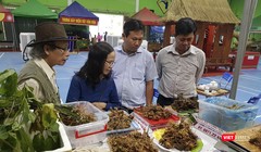 Một góc phiên Chợ sâm Ngọc Linh ở Quảng Nam