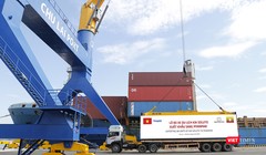 Lô hàng xe du lịch được Thaco xuất khẩu sang Myanmar