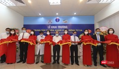 Quang cảnh buổi khai trương Trung đưa Trung tâm Tư vấn, khám chữa bệnh từ xa, ứng dụng hệ thống Telehealth vào phục vụ chăm sóc sức khỏe người dân tại Bệnh viện Trung ương Huế.