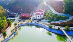 Khu dinh thự của bà Hoàng Thị Huệ, vợ ông Phạm Sỹ Quý – Giám đốc Sở Tài nguyên và Môi trường tỉnh Yên Bái. (Ảnh: Nguyễn Dương)