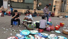 An toàn thực phẩm thức ăn đường phố Hà Nội được Thủ tướng quan tâm.