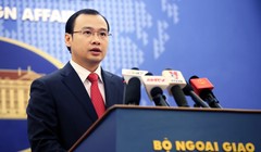 Người phát ngôn Bộ Ngoại giao Lê Hải Bình phát biểu tại buổi họp báo.
