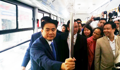 Chủ tịch UBND TP Hà Nội Nguyễn Đức Chung thị sát buýt nhanh (BRT)
