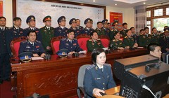 Sáng 21.1, đại tướng Ngô Xuân Lịch đã chúc Tết qua cầu truyền hình đối với các cán bộ, nhân viên 10 tàu Cảnh sát biển (Ảnh: Thanh niên)