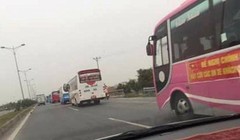 Gần 100 xe tiếp tục đình công phản đối kế hoạch phân luồng, tuyến của Sở GTVT HN.