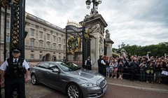 Chiếc Jaguar XJ bọc thép đã đưa Thủ tướng Anh.