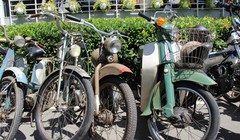 Dàn xe máy cổ hội tụ tại Sài Gòn dịp cuối tuần.