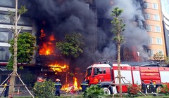 Cháy quán karaoke trên đường Trần Thái Tông, quận Cầu Giấy.