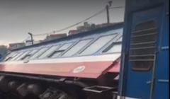 Trong 2 ngày (6 và 7/8) liên tiếp tàu hỏa bị trật bánh tại ga Yên Viên. (Ảnh: Sỹ Lực/Tiền Phong)