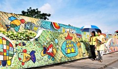 Con đường gốm sứ ven sông Hồng dài 6km - Ảnh: Hà Nội mới