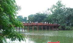 Có 02 tập thể được Chủ tịch TP Hà Nội khen thưởng trong việc cải tạo môi trường nước Hồ Hoàn Kiếm.