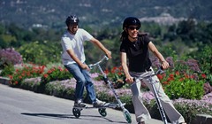 Trikke- Vừa lướt cùng chiếc scooter điện vừa tập thể dục