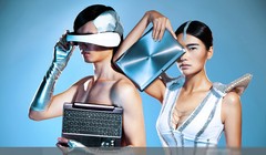 Mỹ nữ sexy tạo hình khác lạ bên tablet