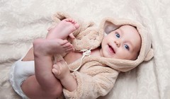 Cách xuống khỏi giường của em bé chưa biết đi