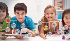 Trẻ em đang "qua mặt" cha mẹ như thế nào thời @?