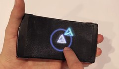 Ra mắt smartphone màn hình uốn dẻo, hiển thị 3D