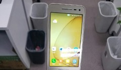 Lộ ảnh thực tế smartphone nắp gập Galaxy Folder 2