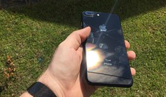 Người dùng chê iPhone 7 Jet Black dễ rơi và xước