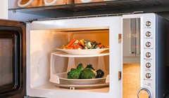 Cách làm sạch lò vi sóng cực nhanh