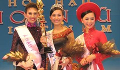 Hoa hậu Thùy Lâm và hai Á hậu Hoàng Yến (trái), Thiên Lý tại cuộc thi Hoa hậu Hoàn vũ Việt Nam 2008. Ảnh: Nhiêu Huy.